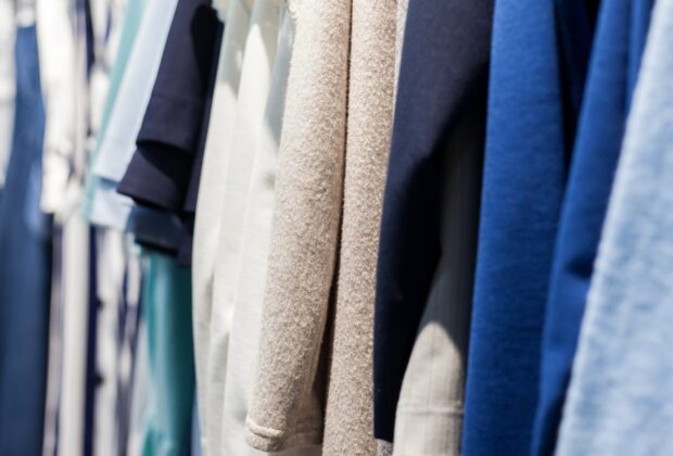 Najlepsze tkaniny kurtkowe: Materiały, które zapewnią wygodę i ochronę